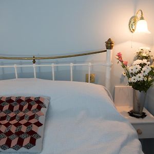 Deluxe Double Room Shower